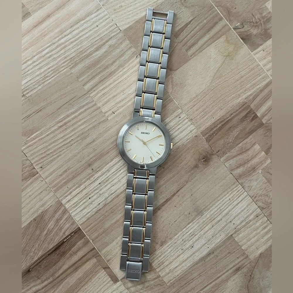 Seiko Vintage Watch Two-Tone Bracelet Large Round Off-White Dial Gold Markers
